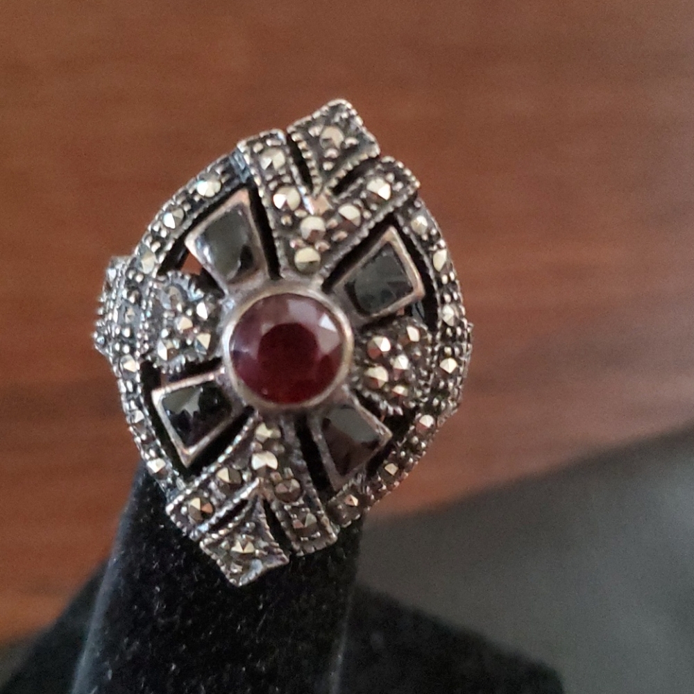 VINTAGE S.S GARNETS,BLACK ONYX RING